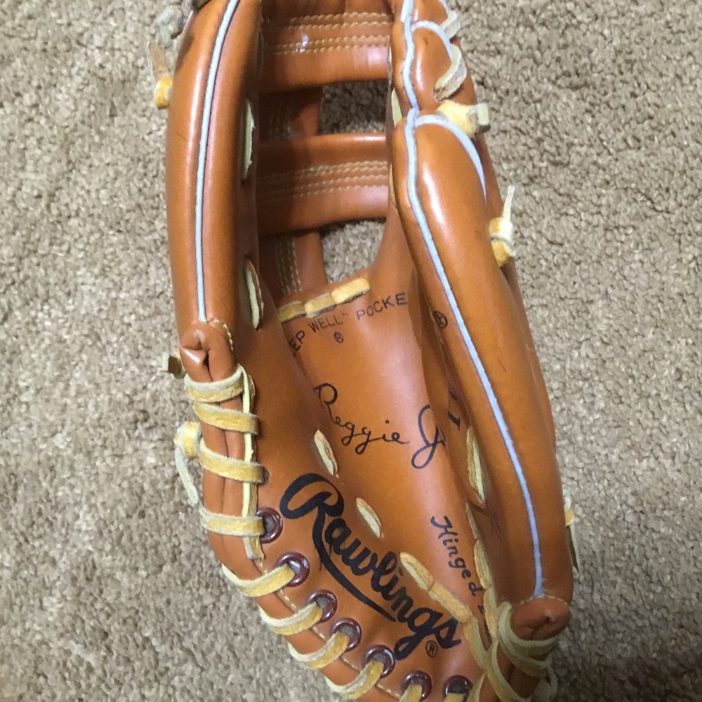 Rawlings 1050 Youth Reggie  Jackson Glove  (Right Hand Thrower) - Picture 9 of 16